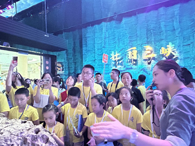 行知中國(guó)美，筑夢(mèng)長(zhǎng)江畔——新民晚報(bào)小記者團(tuán)三峽研學(xué)營(yíng)啟程